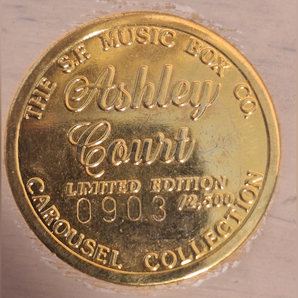 THE SAN FRANCISCO MUSIC COMPANY Elegant Carousel Horse Figurine - Picture 9 of 12